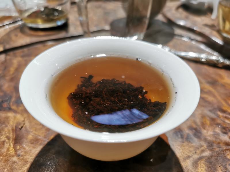 普洱熟茶2016年黄金芽宫廷料勐海离地木板发酵熟茶