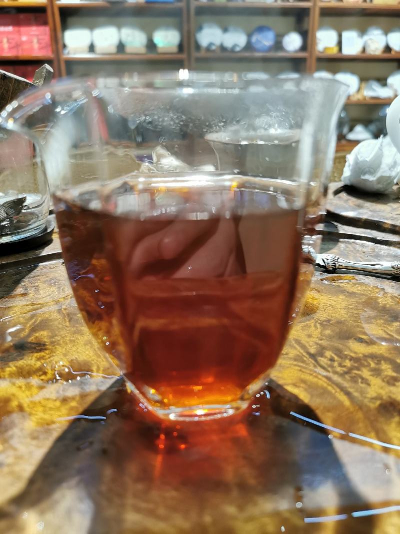 普洱熟茶2016年黄金芽宫廷料勐海离地木板发酵熟茶