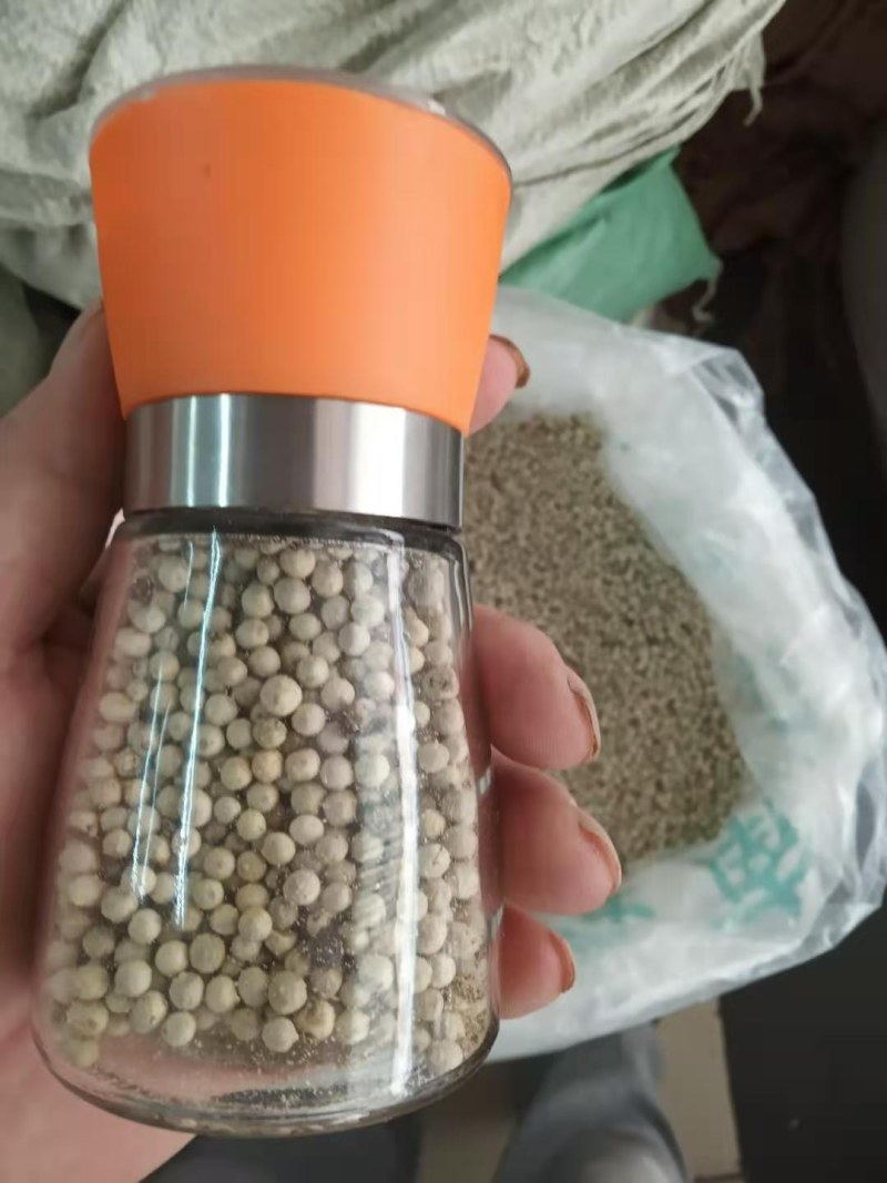 白胡椒研磨瓶，可以磨粉，要粗要细可以调
