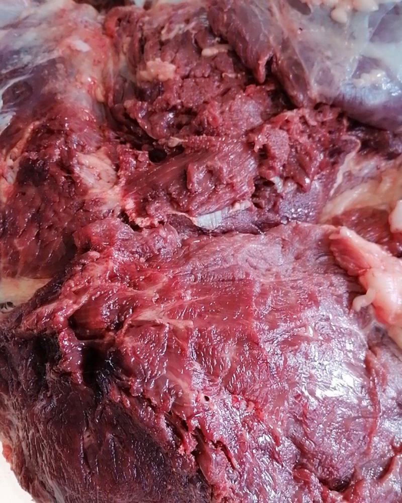 鲜驴肉根据客户订购现杀现宰带皮鲜驴肉，去皮鲜驴肉，自己养