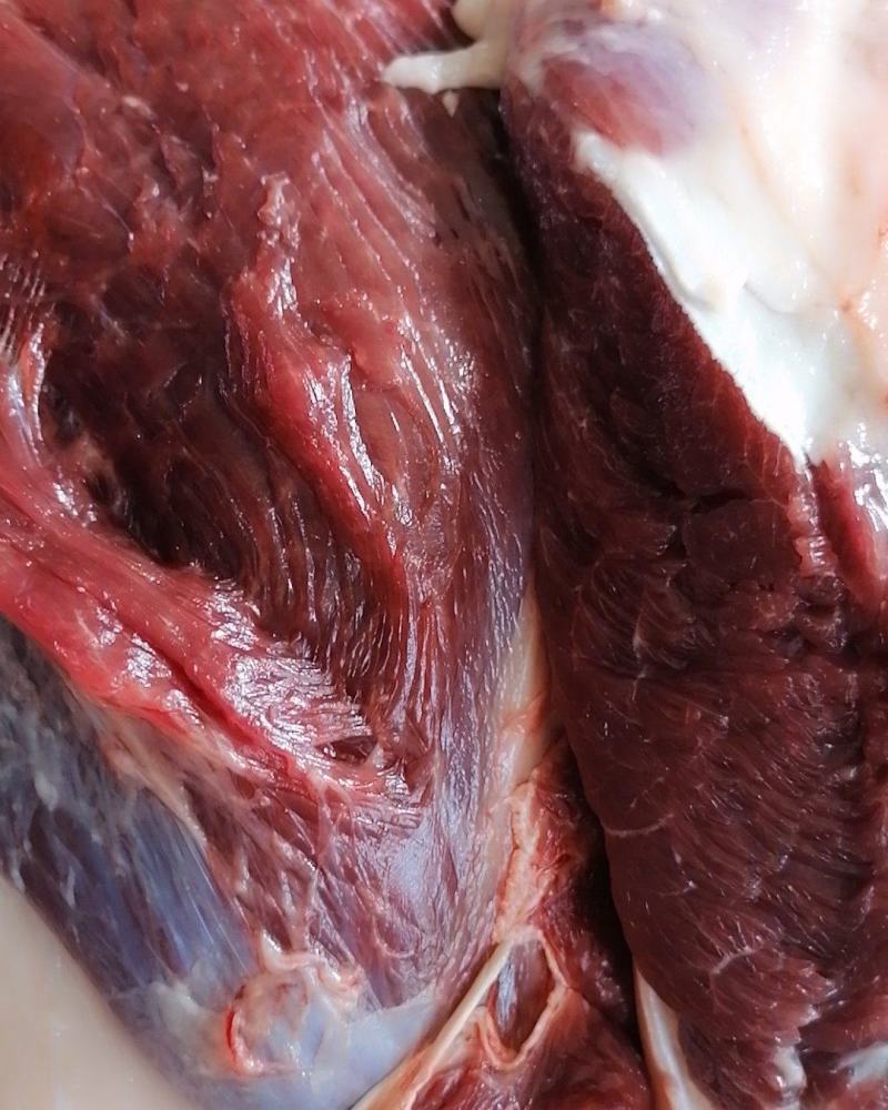 鲜驴肉根据客户订购现杀现宰带皮鲜驴肉，去皮鲜驴肉，自己养