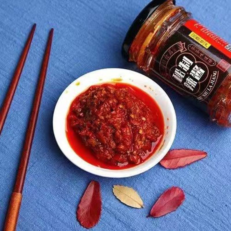 碧羽花椒芽酱，荣获晋陕豫金三角曲沃食品加工类银奖。
