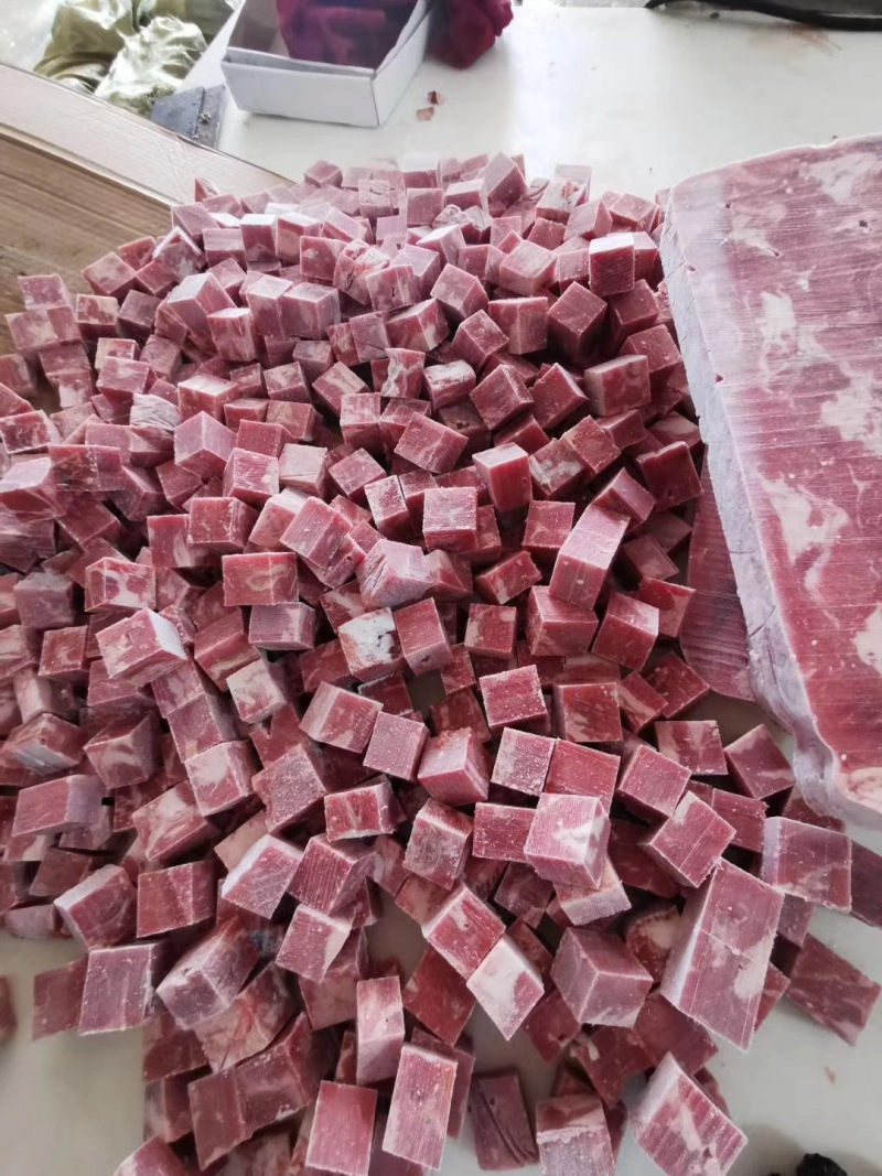 每天新货牛肉粒纯牛肉很瘦