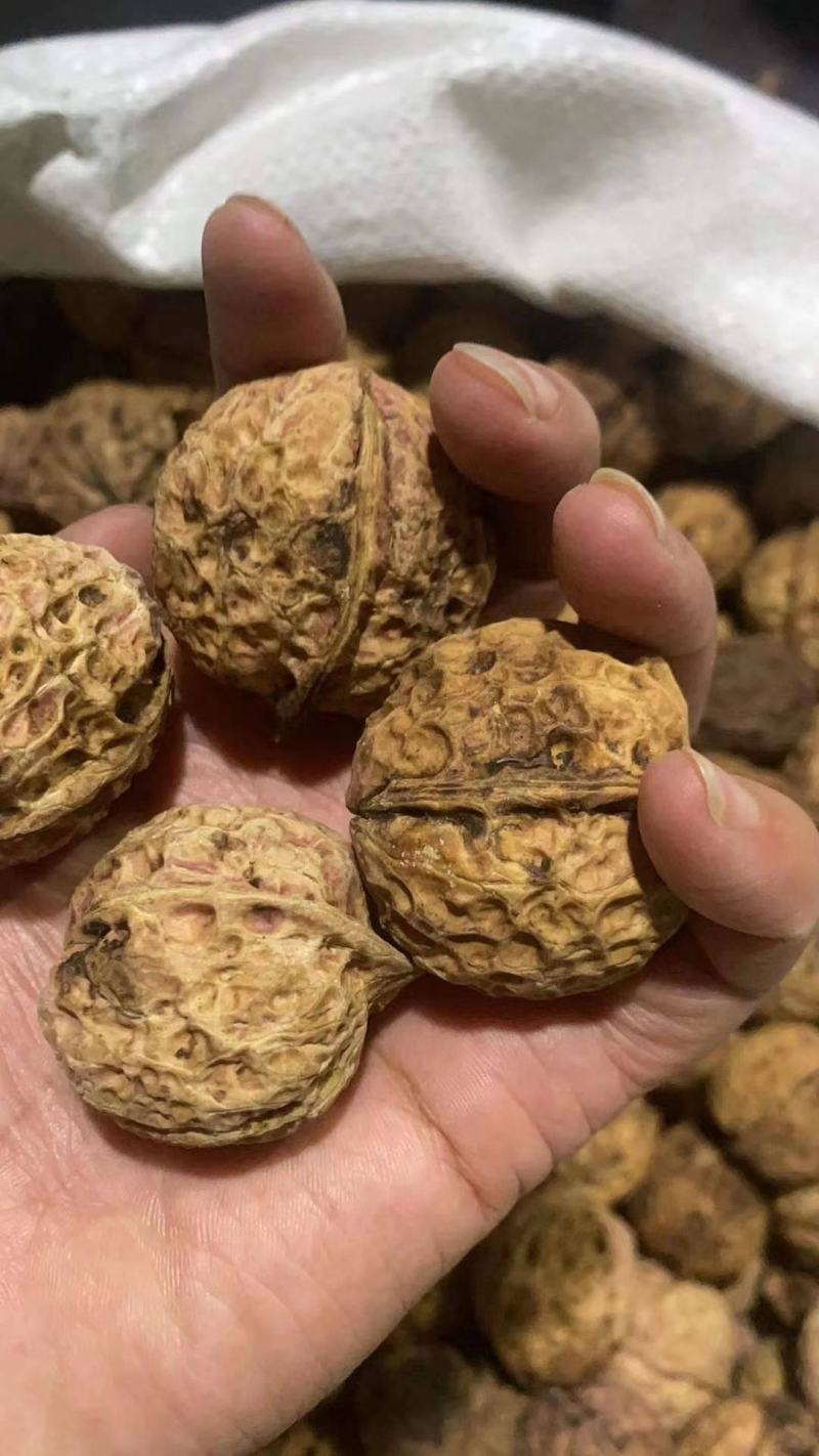 云南麻子核桃皮薄肉大