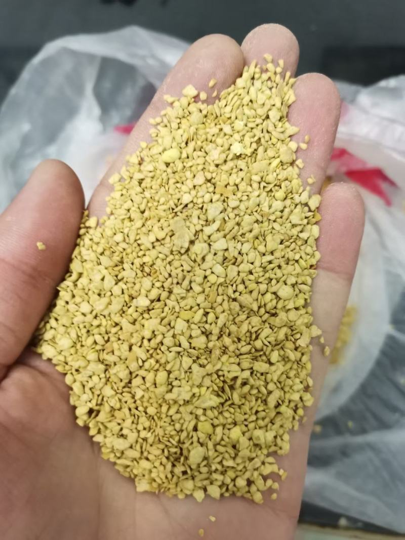 豆皮玉米喷胶合成小料适合鸡鸭鹅牛羊猪养殖。饲料添加。