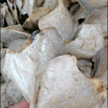 酥酥脆脆的平鱼，即食就可以，吃起来味道又脆又香。