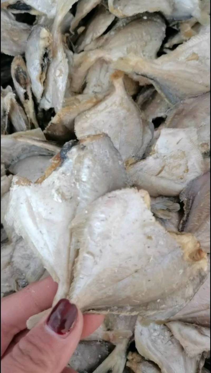 酥酥脆脆的平鱼，即食就可以，吃起来味道又脆又香。