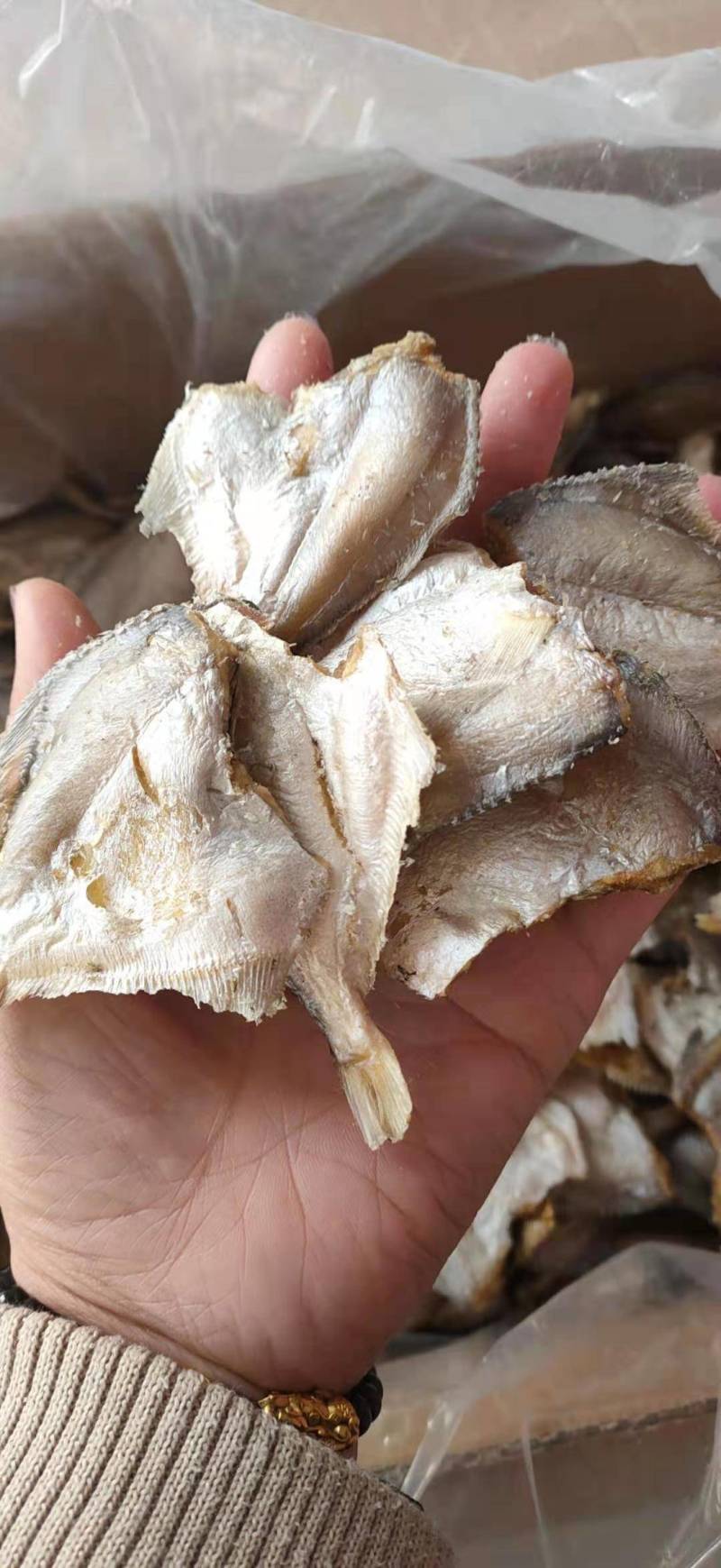 酥酥脆脆的平鱼，即食就可以，吃起来味道又脆又香。