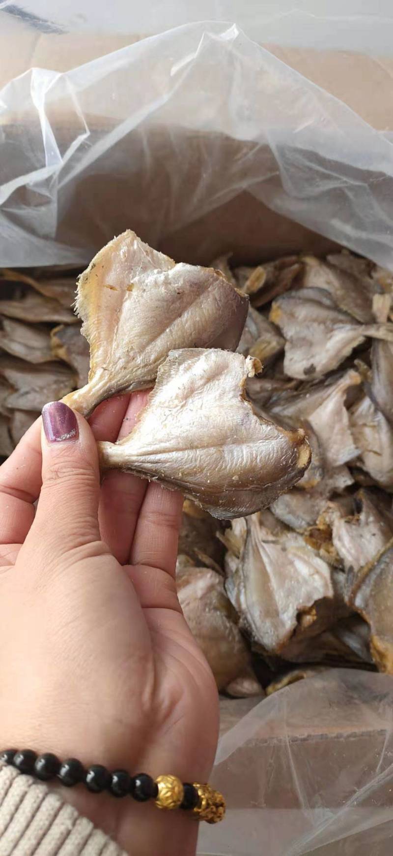 酥酥脆脆的平鱼，即食就可以，吃起来味道又脆又香。