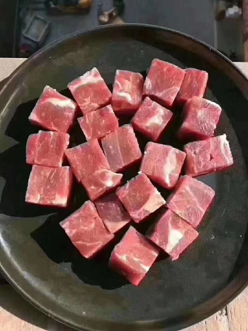 牛肉粒，瘦度高，不散不碎。厂家直销