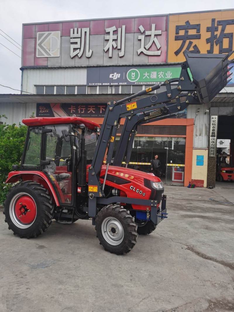出口强压耕地有劲水旱两用704东方红拖拉机铲车