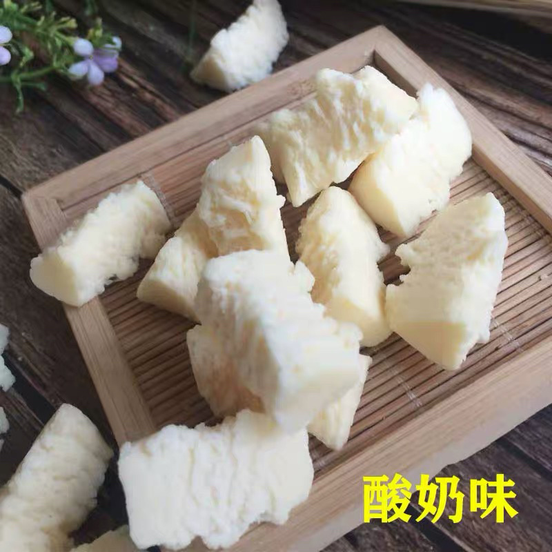 新疆奶酥，也称奶疙瘩，口感香甜，老少皆宜