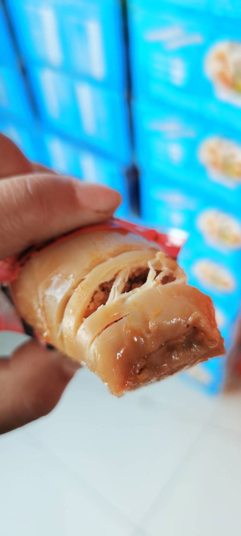 开袋即食的，鱿鱼仔，拉丝带大米，个头特别大。