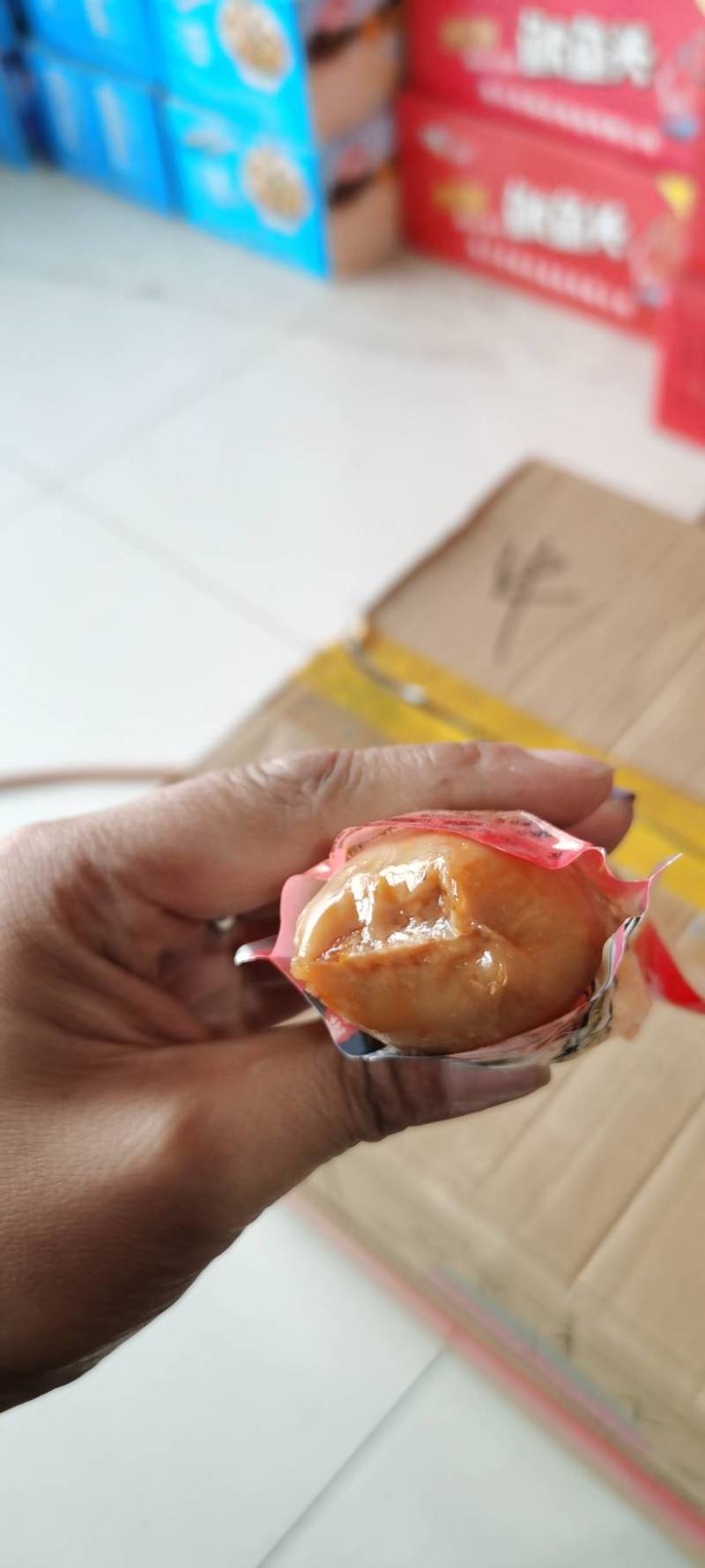 开袋即食的，鱿鱼仔，拉丝带大米，个头特别大。