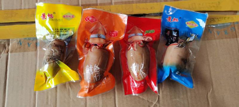 开袋即食的，鱿鱼仔，拉丝带大米，个头特别大。