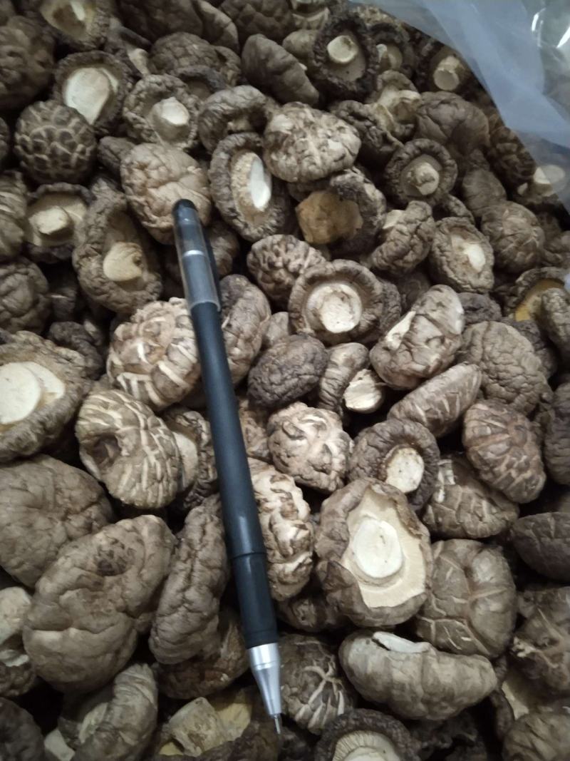 河南内乡山城小镇干香菇，菇乡菇香，产区直供，放心购。