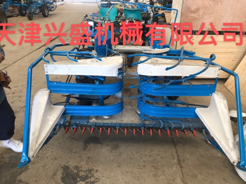 小麦浦草芦苇玉米秸秆收割打捆一体机全自动机械割捆机