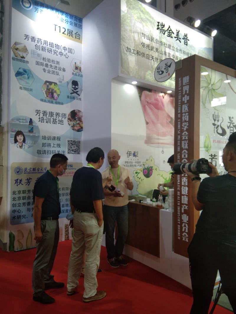 龙脑樟油(农业农村局督导种植，五年耕耘方有龙脑香叶加工)