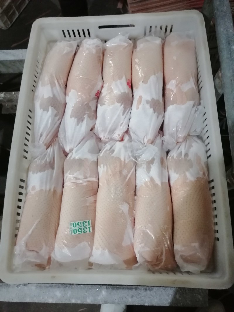 白条鸭出售1800克优质一级白条鸭，净膛，毛净度好！