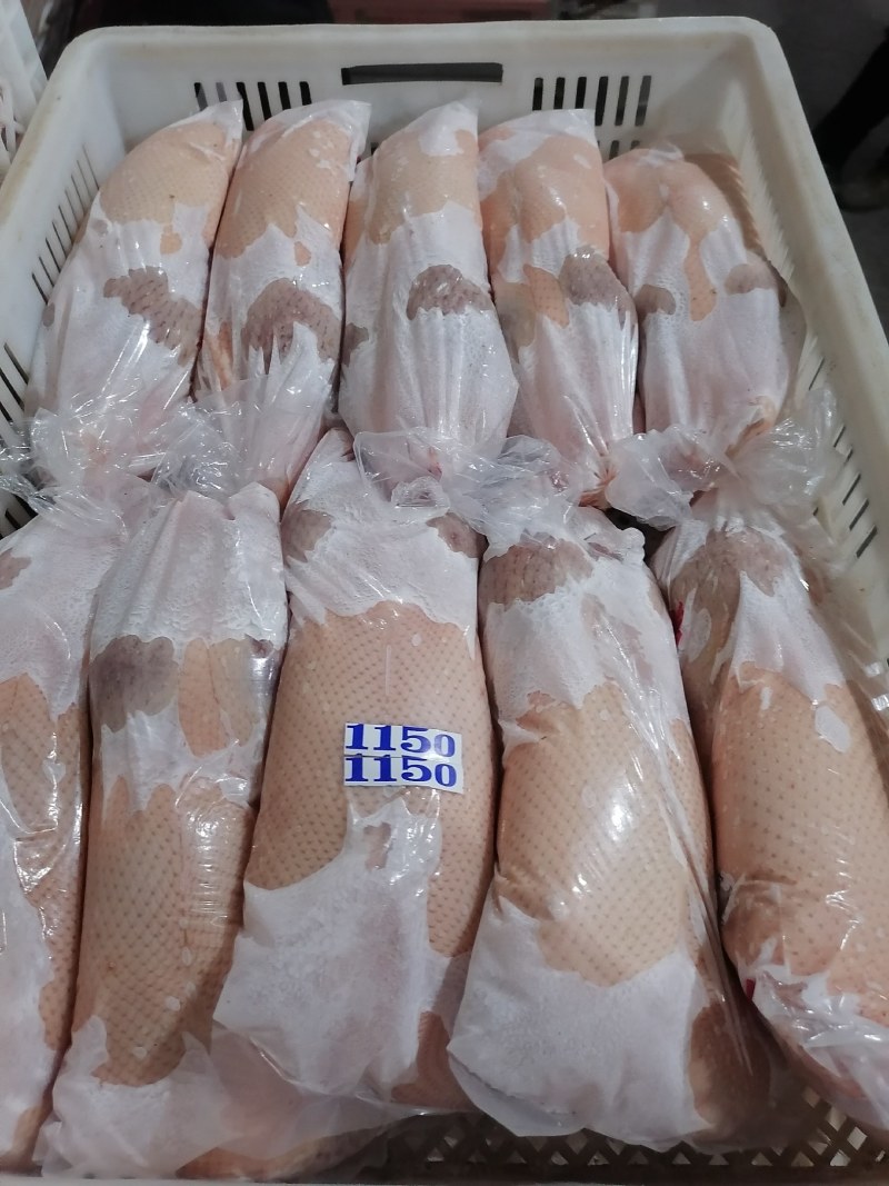 白条鸭出售1800克优质一级白条鸭，净膛，毛净度好！