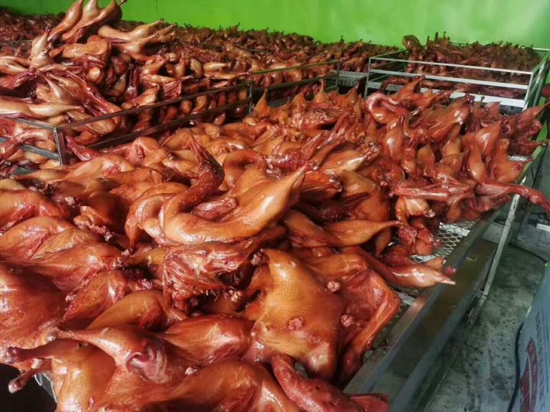 地摊跑江湖板鸭烟熏板鸭秘制酱香板鸭卤板鸭展会热卖一手货源