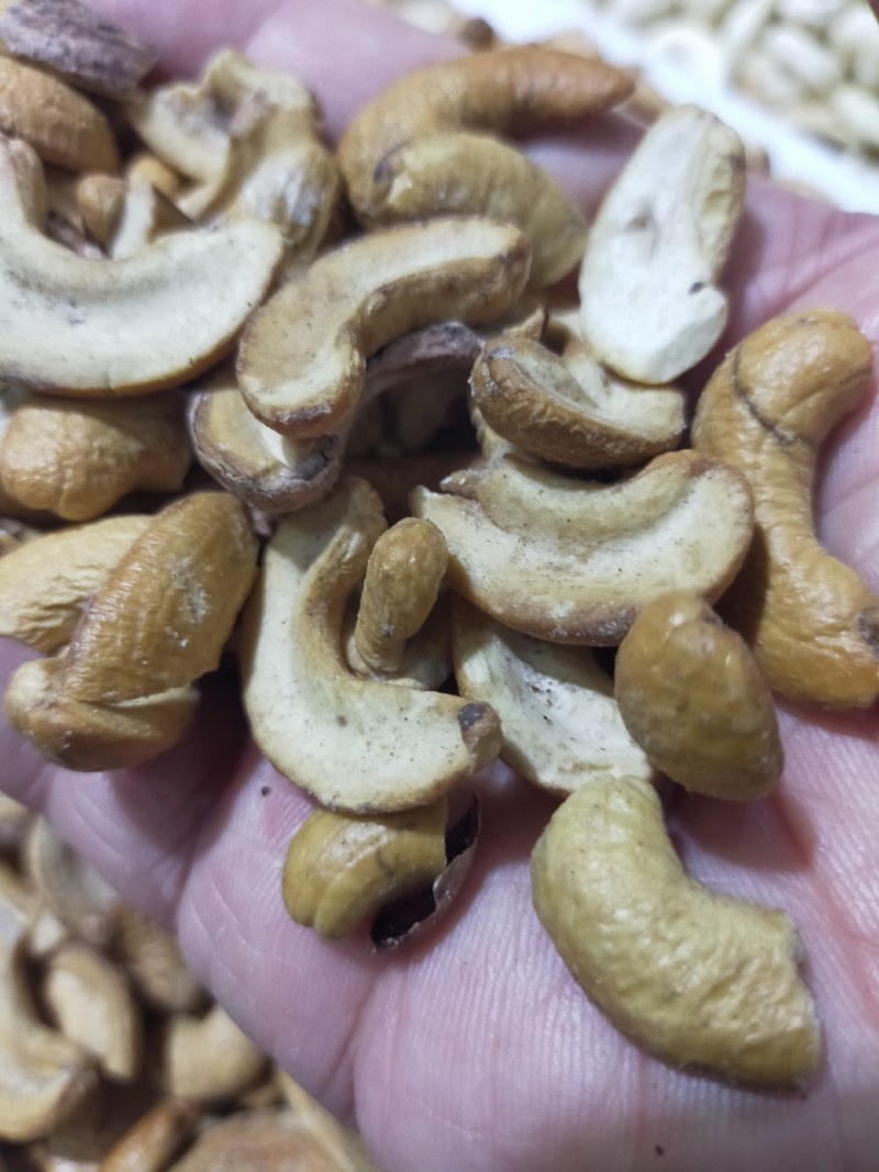 炭烧腰果片～香脆可口、铁桶20斤装！欢迎各位老板订购！