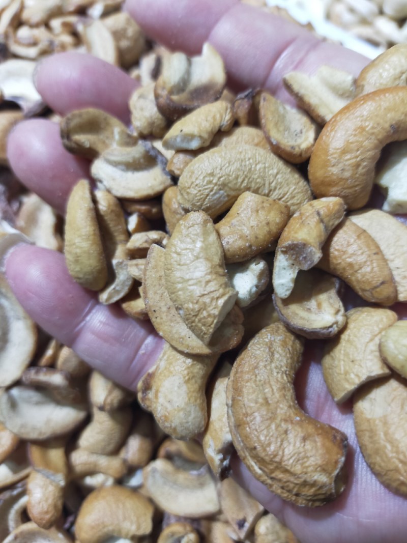 炭烧腰果片～香脆可口、铁桶20斤装！欢迎各位老板订购！