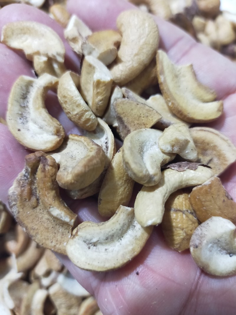 炭烧腰果片～香脆可口、铁桶20斤装！欢迎各位老板订购！