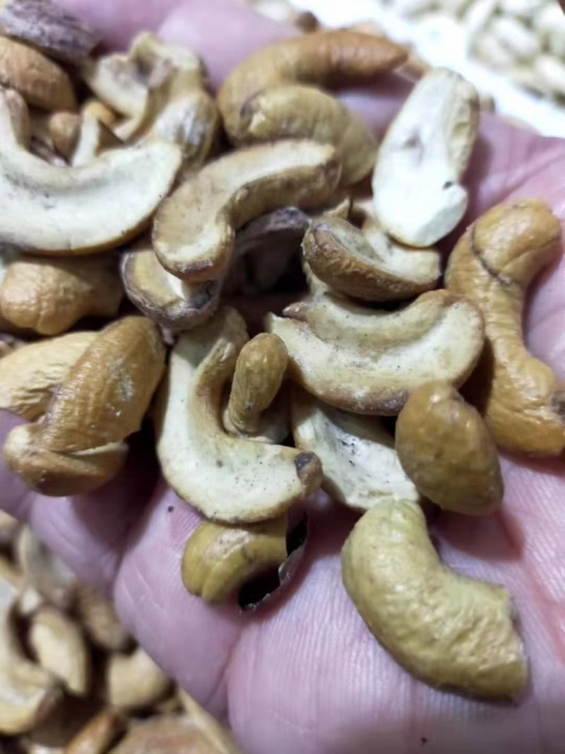 炭烧腰果片～香脆可口、铁桶20斤装！欢迎各位老板订购！