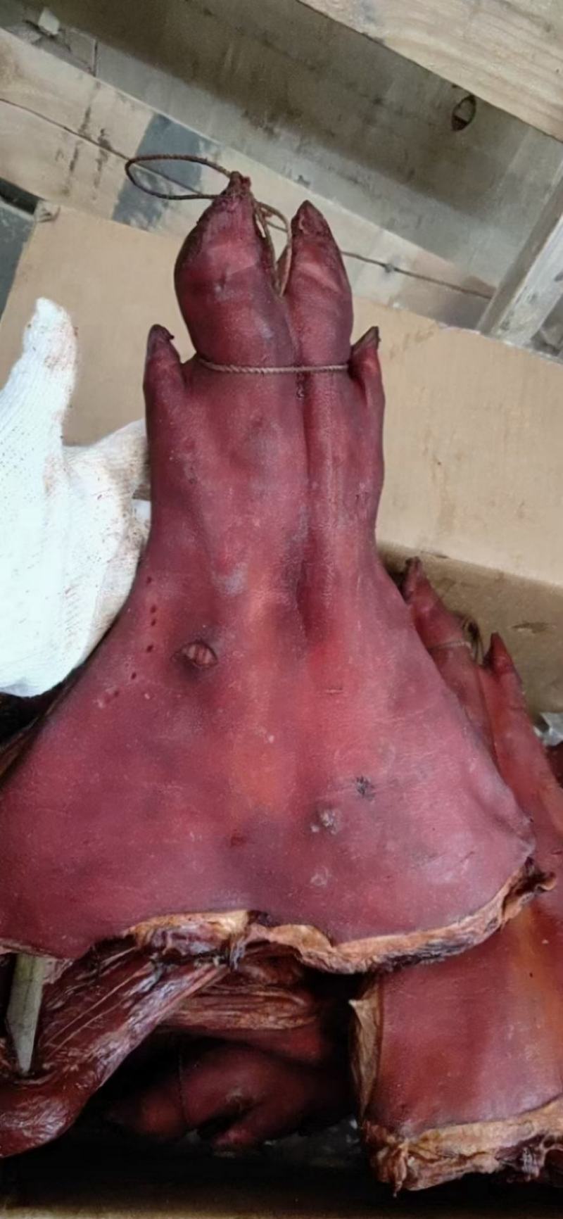 腊猪蹄。破开。纯干。。。。。。。。。。。。。。。。。。。