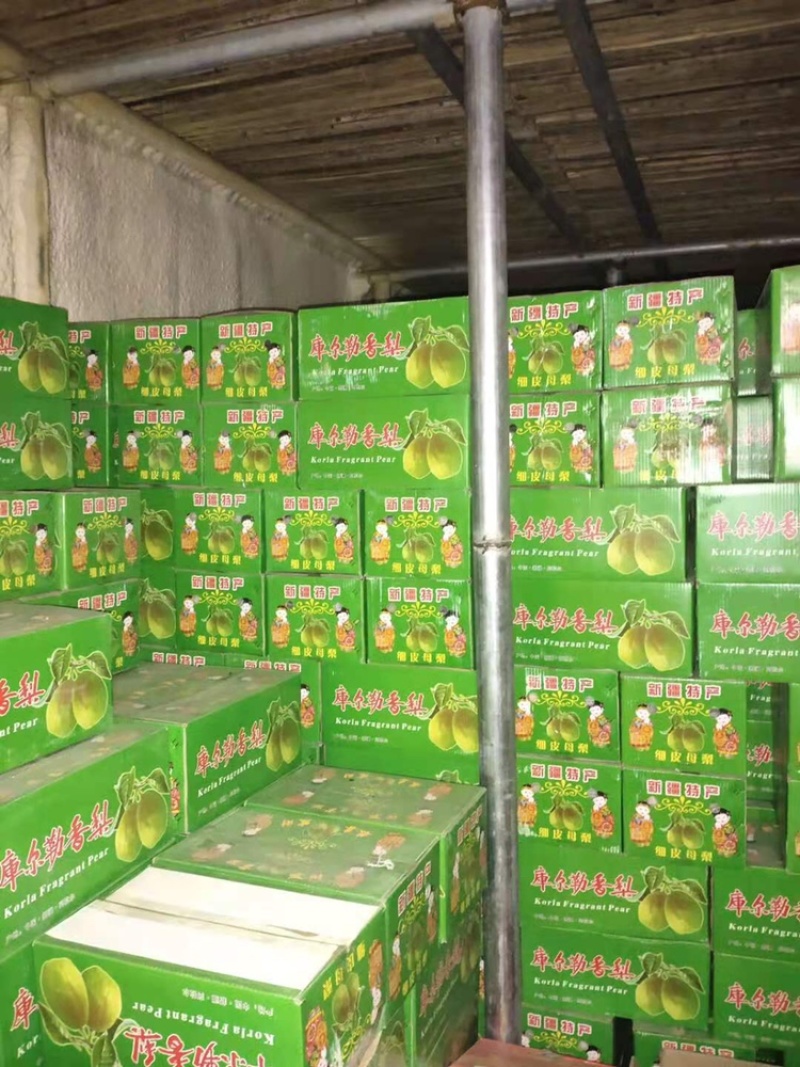 红香酥梨，新梨7号口感脆甜多汁，礼品盒小包装，现装现发，