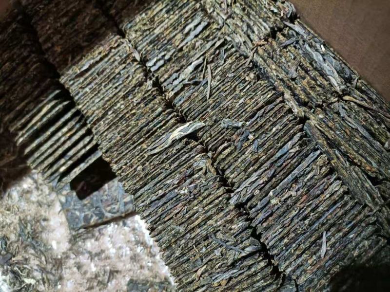 2020年易武弯弓古树生茶8克一片薄片方砖