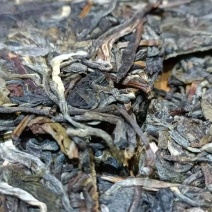 2020年易武弯弓古树生茶8克一片薄片方砖