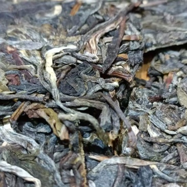 2020年易武弯弓古树生茶8克一片薄片方砖