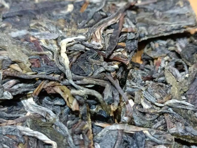 2020年易武弯弓古树生茶8克一片薄片方砖