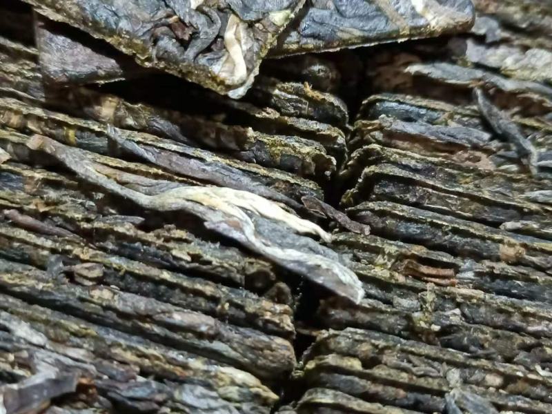 2020年易武弯弓古树生茶8克一片薄片方砖