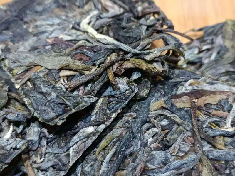 2020年易武弯弓古树生茶8克一片薄片方砖