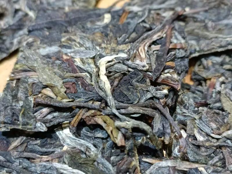 2020年易武弯弓古树生茶8克一片薄片方砖