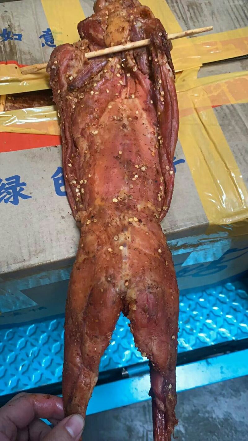批发四川特产腌腊肉制品烟熏麻辣兔四川跑江湖地摊展厂家直销