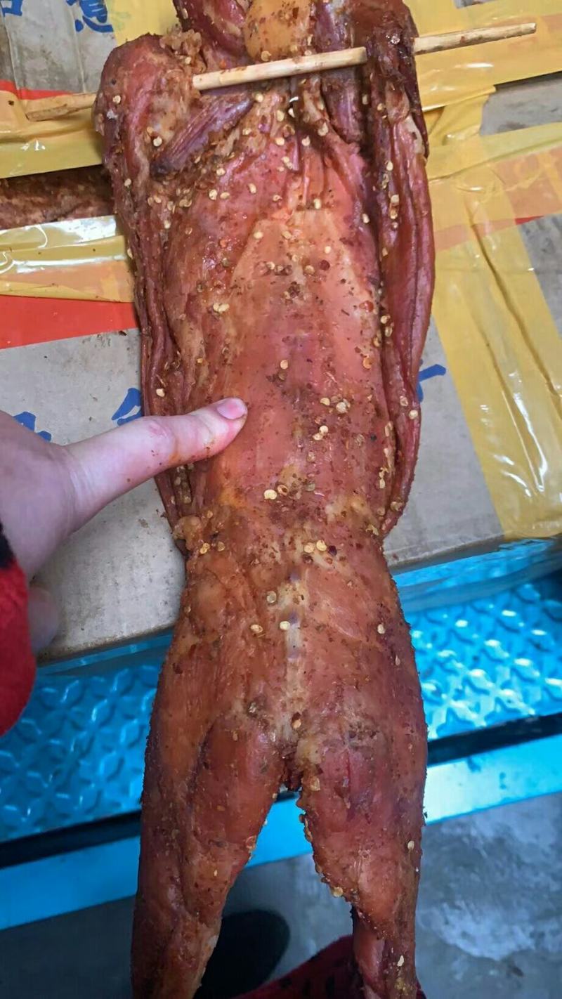 批发四川特产腌腊肉制品烟熏麻辣兔四川跑江湖地摊展厂家直销