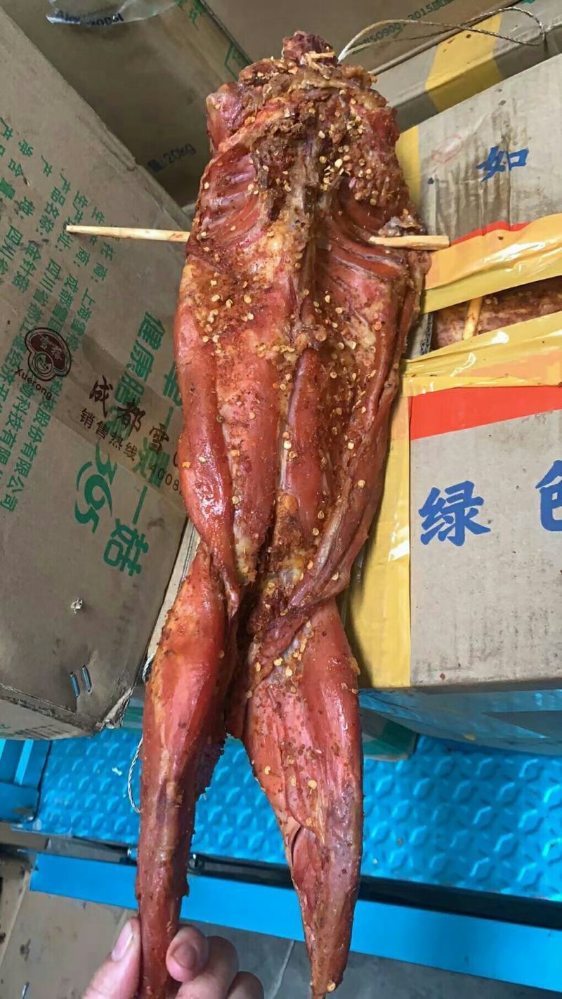 批发四川特产腌腊肉制品烟熏麻辣兔四川跑江湖地摊展厂家直销