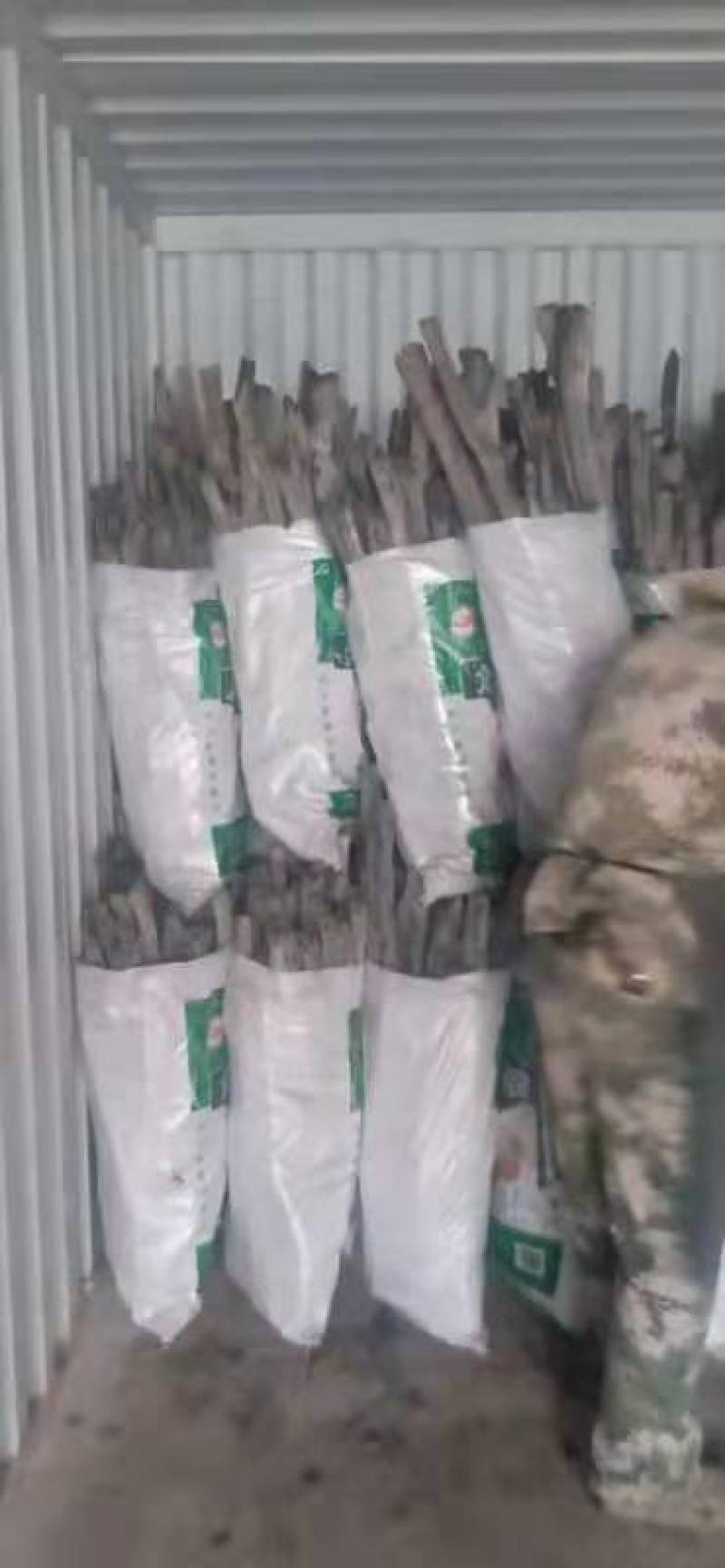 栗木木炭，白炭，黑炭都有卖。