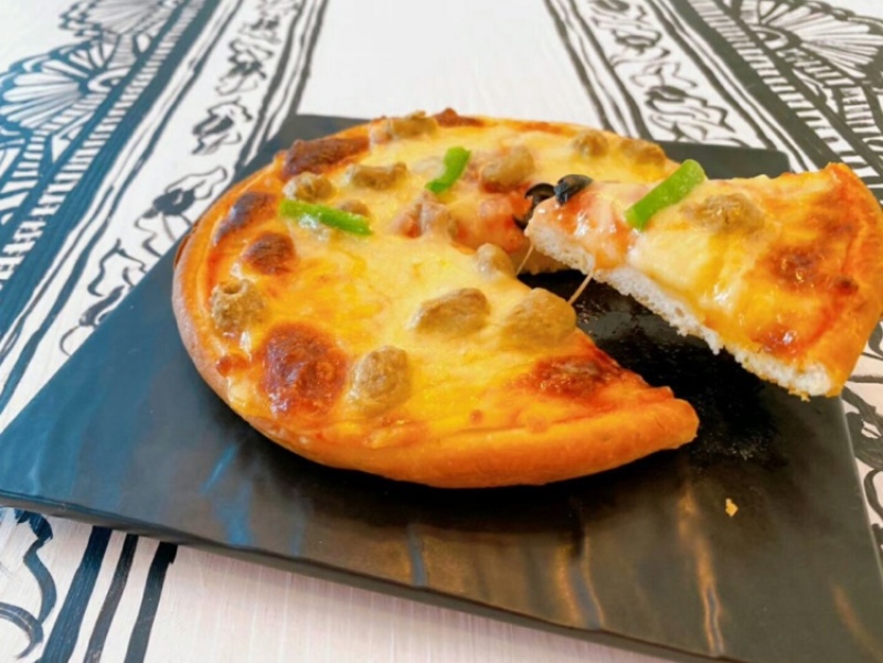 网红速冻面食由小泰7寸预调披萨儿童快餐进口芝士