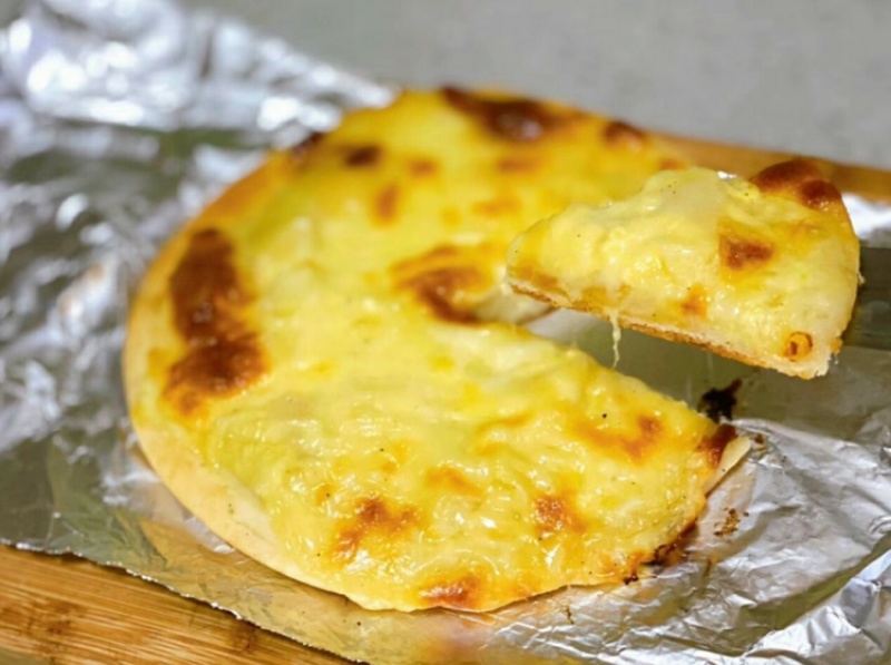 网红速冻面食由小泰7寸预调披萨儿童快餐进口芝士