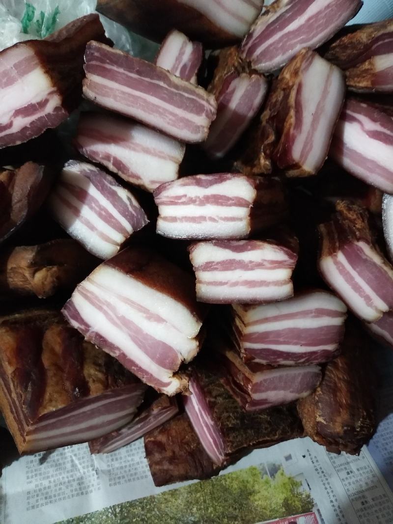 大山深处的农家烟熏腊肉