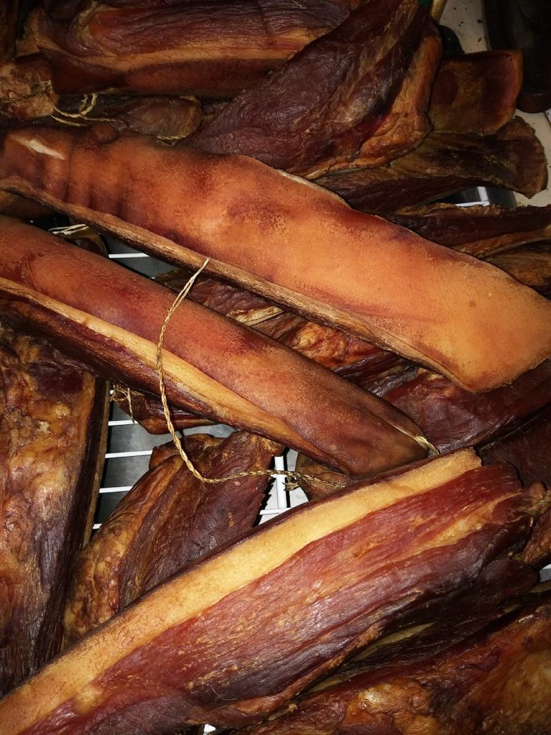 大山深处的农家烟熏腊肉