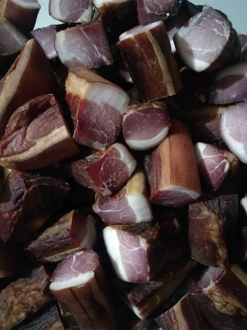 大山深处的农家烟熏腊肉