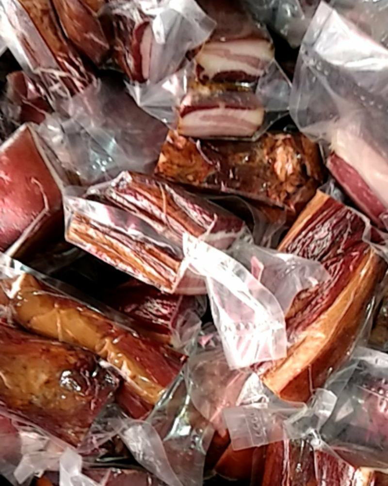 大山深处的农家烟熏腊肉