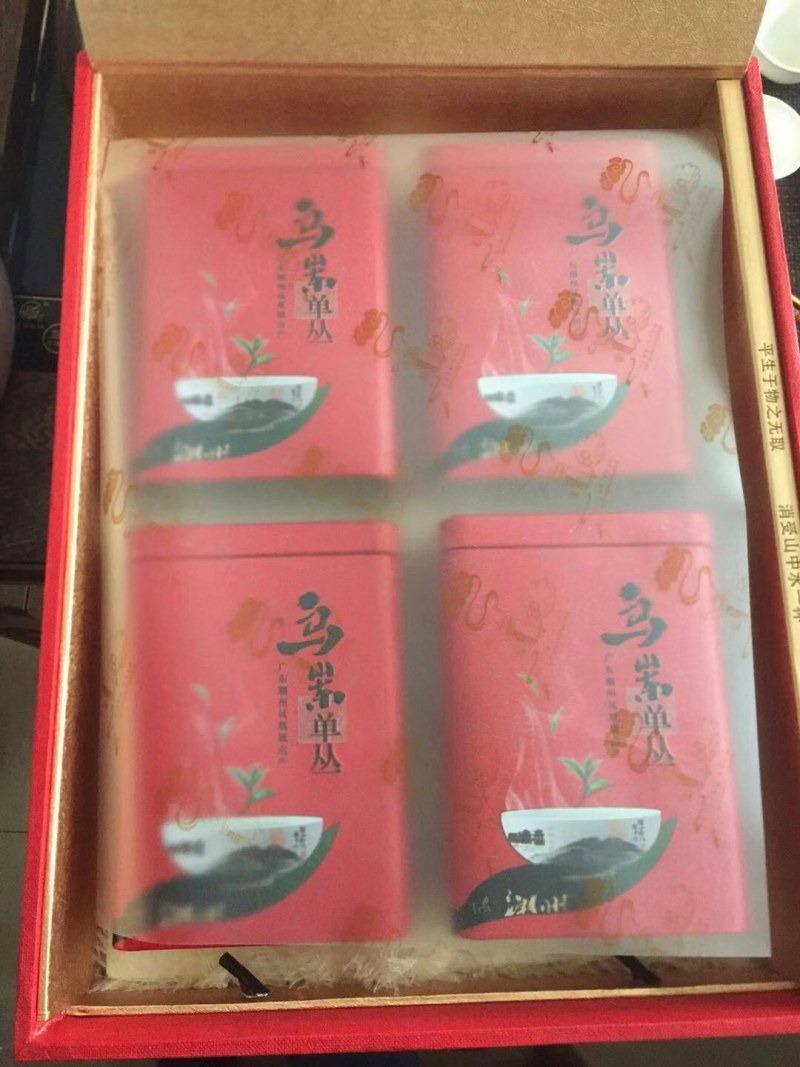 凤凰高山乌种单丛是一款有着高山也韵味，海拔1000米