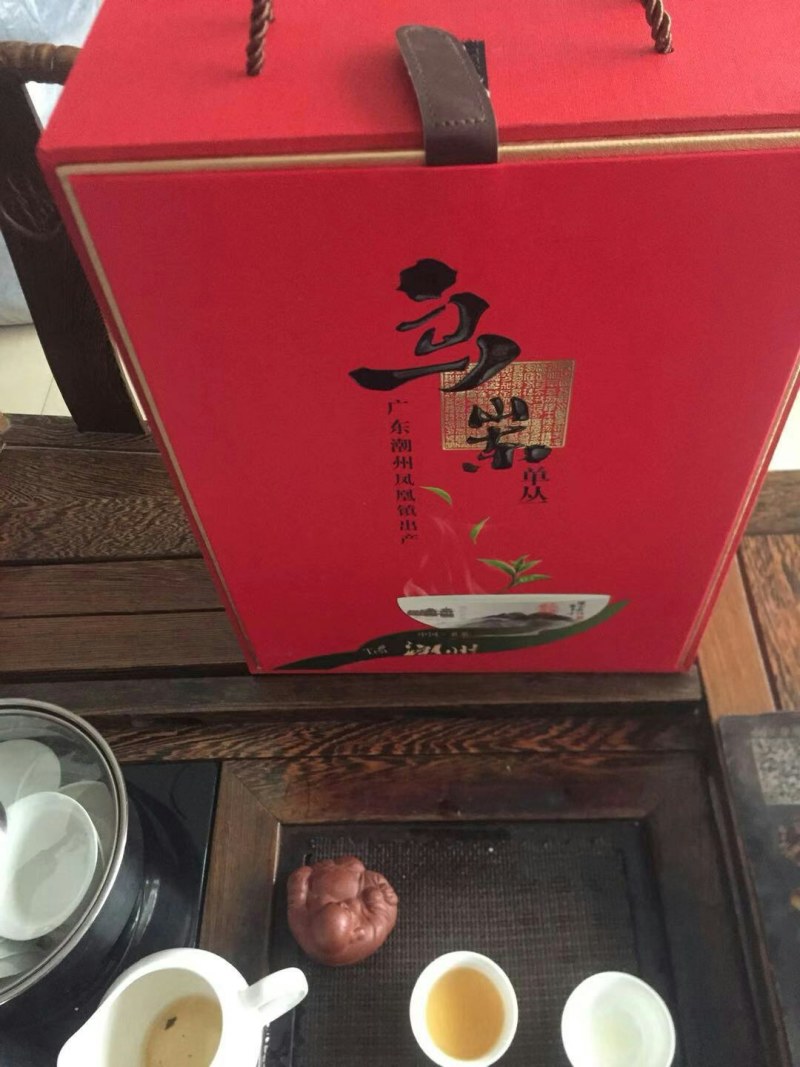 凤凰高山乌种单丛是一款有着高山也韵味，海拔1000米